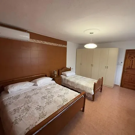 2 Διαμέρισμα *